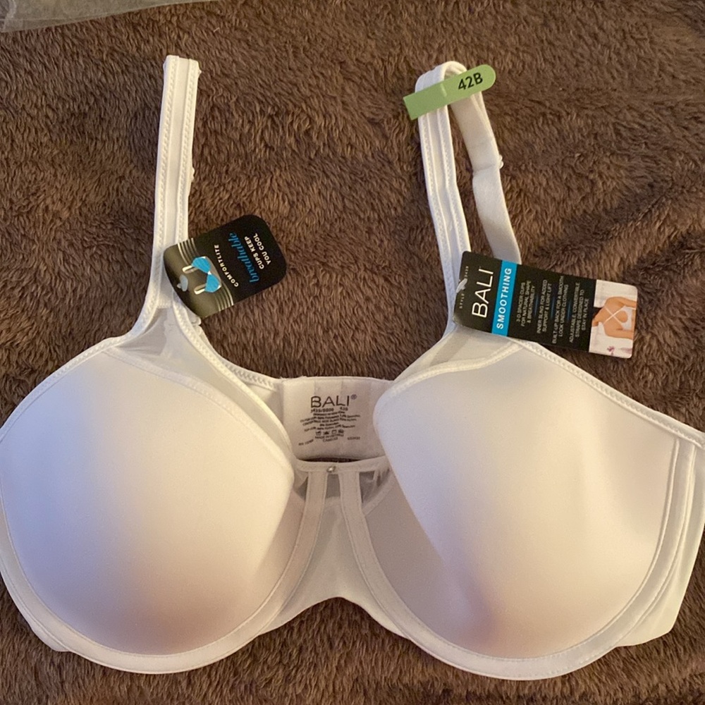 Bali bra. Size 42B. White new with tags